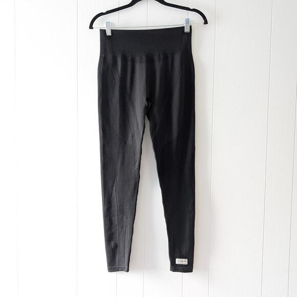 The Giving Movement Black Tonal 24" High-rise Leggings in SMLS100©, size L - Picture 1 of 7